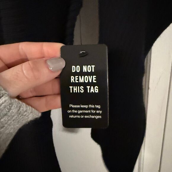 Express NWT black ribbed sweater dress off shoulder size M - Picture 4 of 12